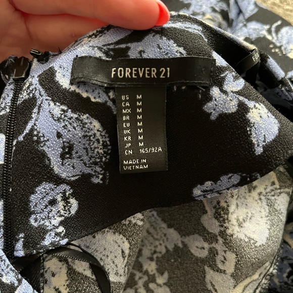 Forever 21 T-Shirt Cut-Out Dress - Picture 4 of 4